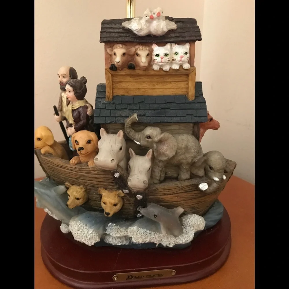 Noah’s Ark Dynasty Collector Lamp